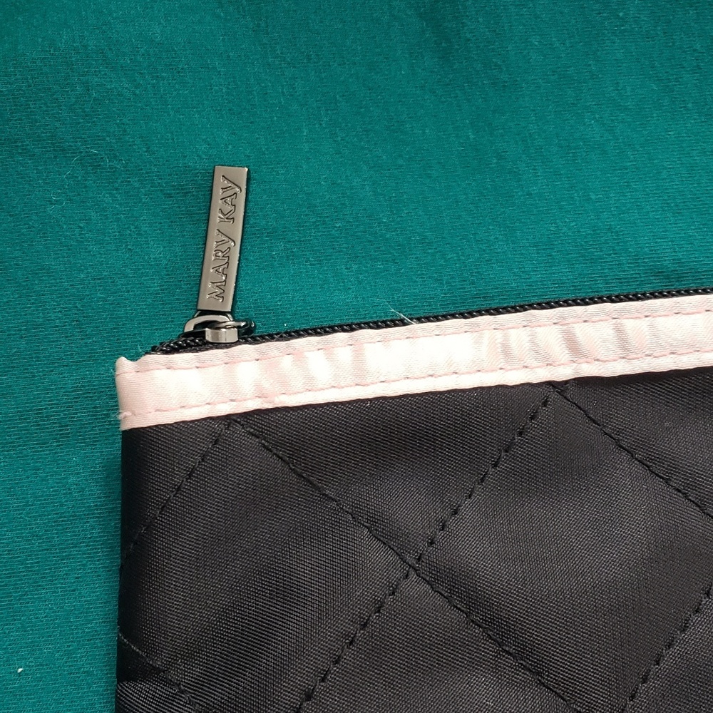 Mary Kay bundle  compact unfilled and compact bag - Picture 3 of 6